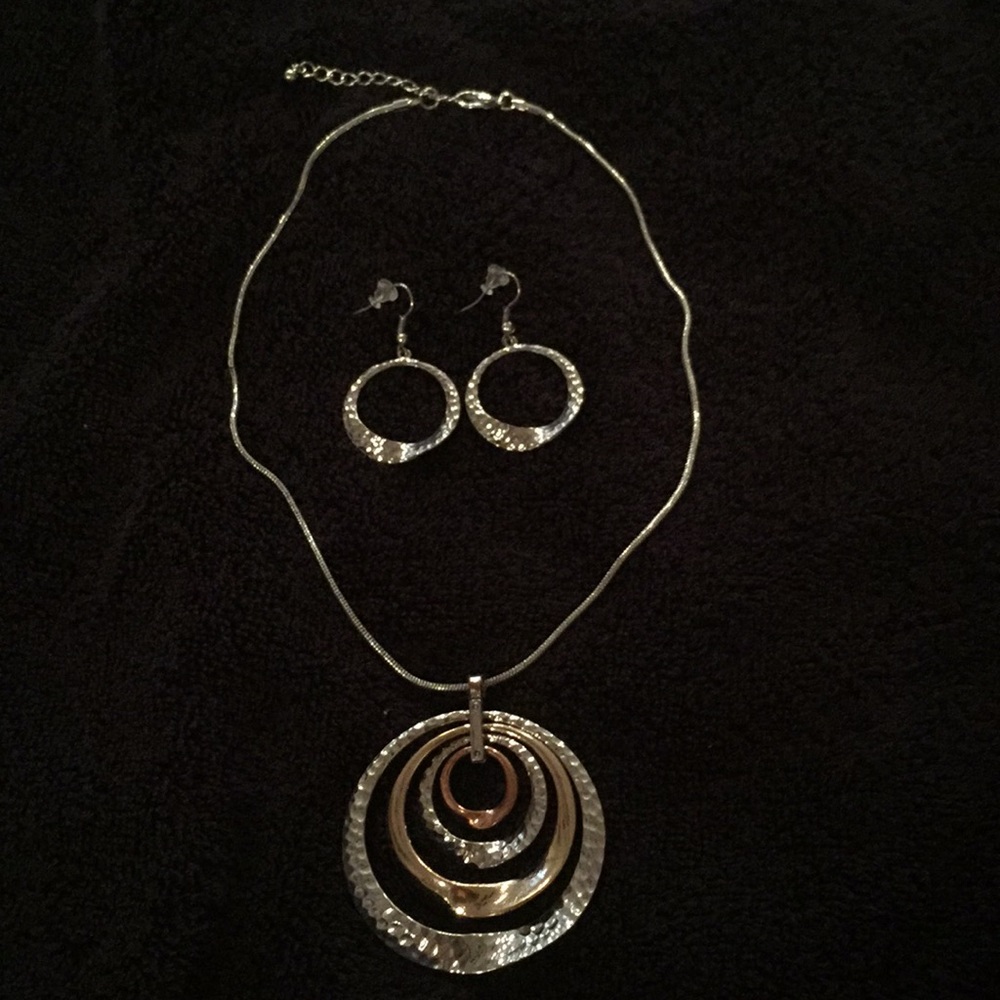 Silvertone necklace and earrings set